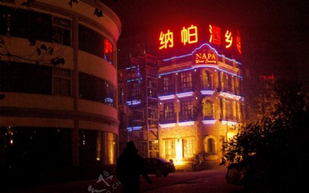 郑州东风渠酒吧夜景图片