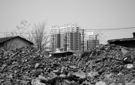 废墟上的高楼图片