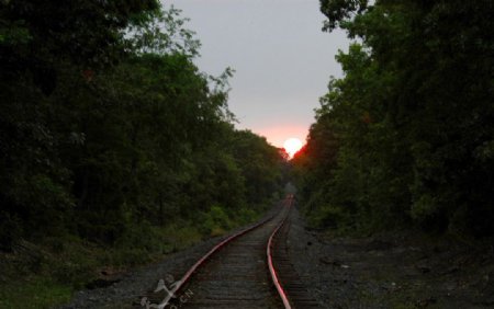铁轨夕阳风光图片