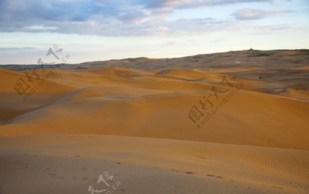 黄昏时的响沙湾沙漠旅游区图片