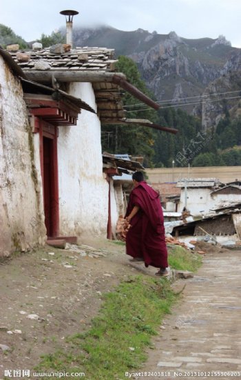 藏区的僧人图片