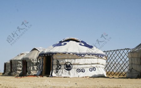 沙漠蒙古包图片