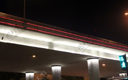 桥墩霓虹灯图片