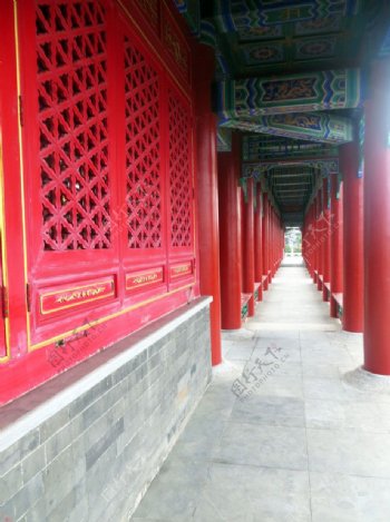 红色古典走廊图片
