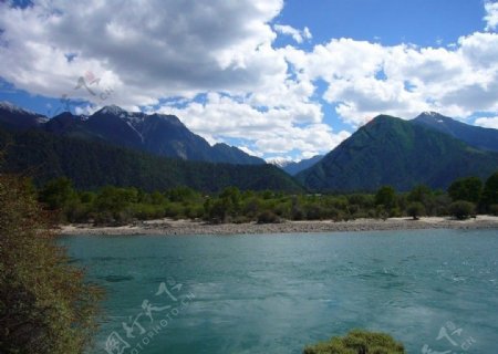 川藏线尼洋河图片