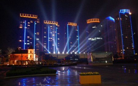 烟台滨海广场夜景图片