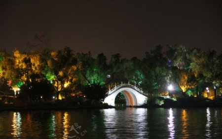 榕湖夜景图片