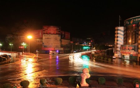 雨夜街景图片