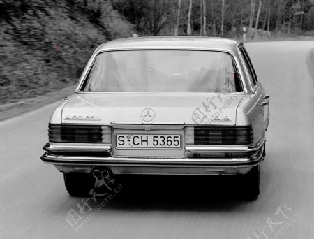 奔驰60年代经典家用轿车图片