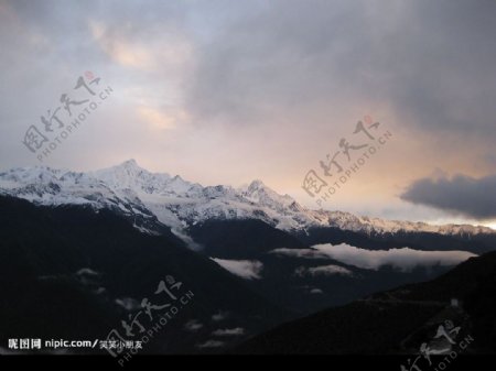 云云海雪山西藏壮丽风景图片