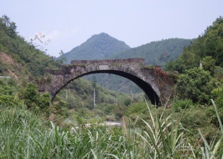 山间石桥图片