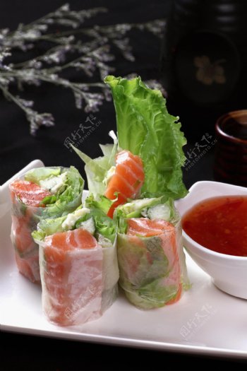 三文鱼蔬菜卷图片