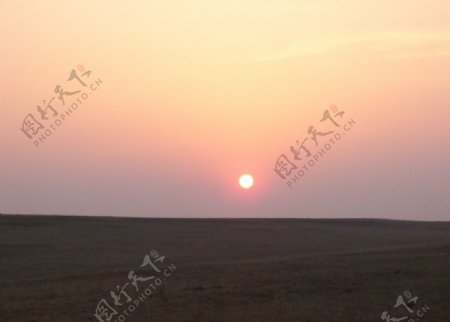 草原太阳图片