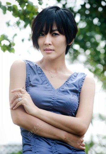 韩国美女演员明星金素妍图片