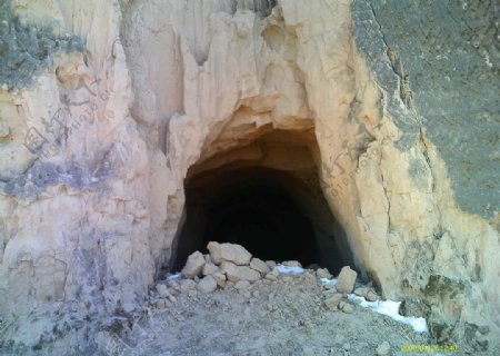 黄土山洞图片