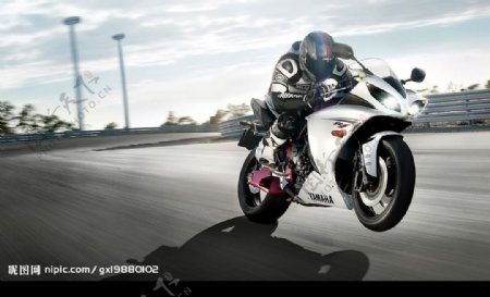 雅马哈YZFR1摩托车图片