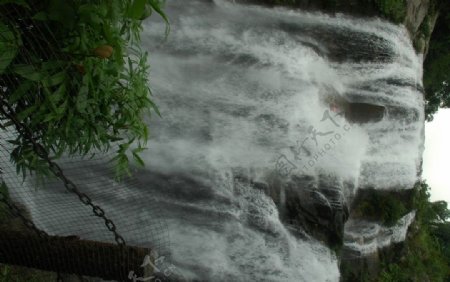 吊罗山瀑布图片