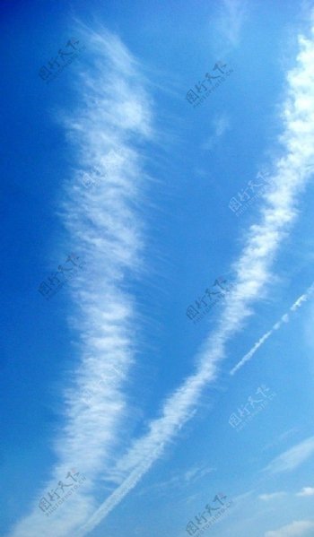羽毛状的云图片