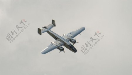 B25轰炸机图片