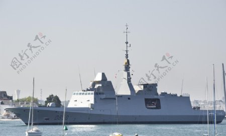 法国阿基坦级FREMM护卫舰图片