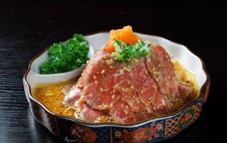 开胃菜日式薄片牛肉图片