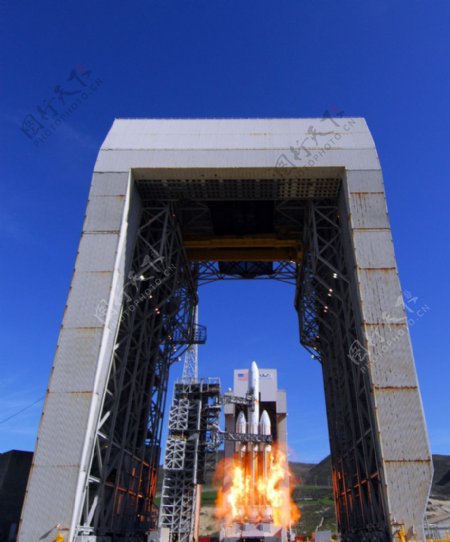 delta4型火箭升空图片