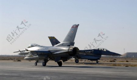 现代军事F16战隼图片