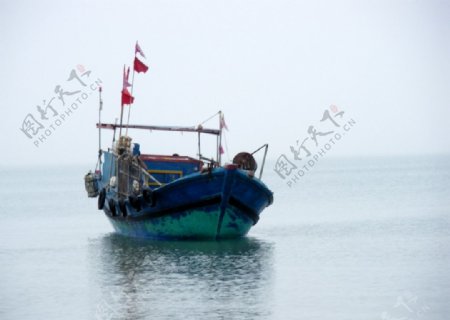 海上渔船图片