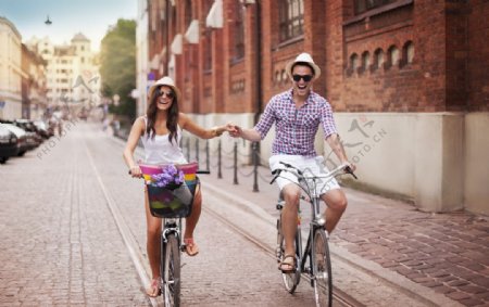 脚踏车情侣图片