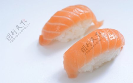 鲔鱼寿司图片