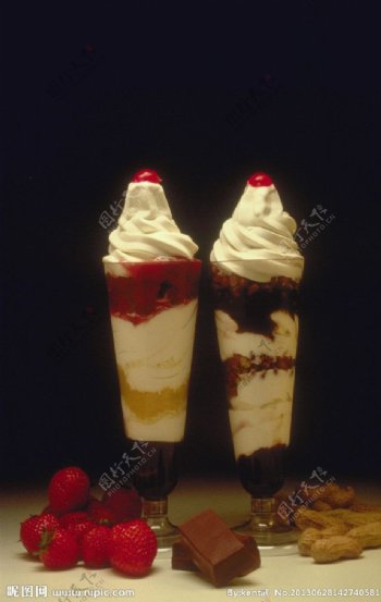 雪糕甜筒冰激凌图片