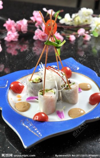 虾生春卷料理图片