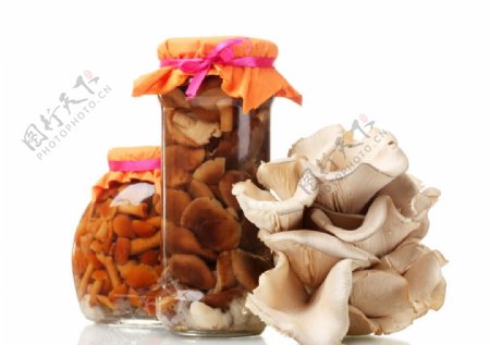 蘑菇腌菜图片