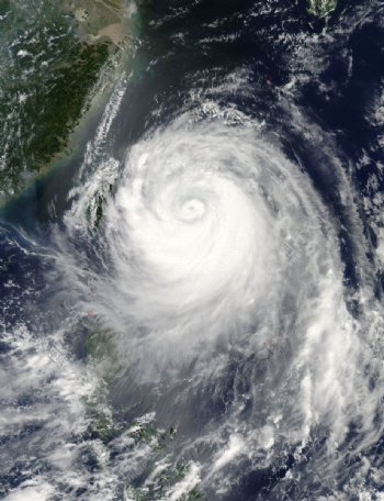 台风苏力途径台湾图片