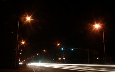 夜晚路灯图片