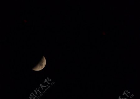 晚上的月亮图片