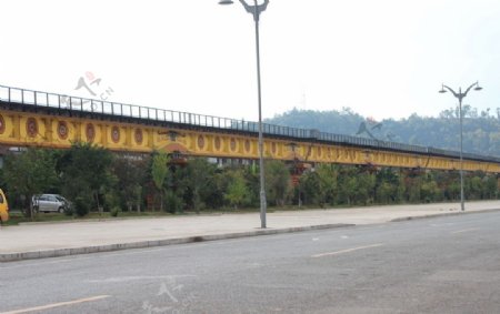 彝人古镇铁路桥图片