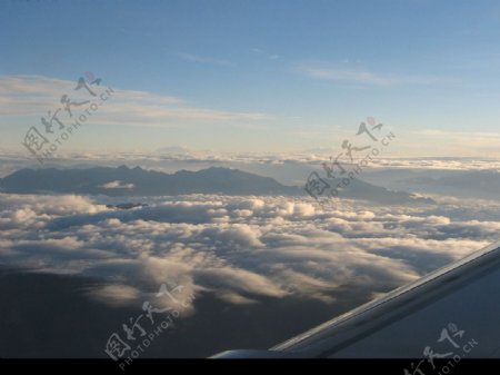 在飞机上拍的蓝天白云图片