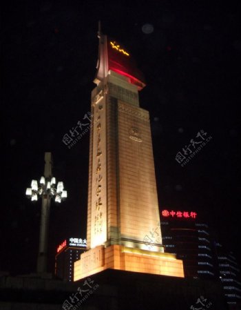 八一起义纪念塔夜景图片