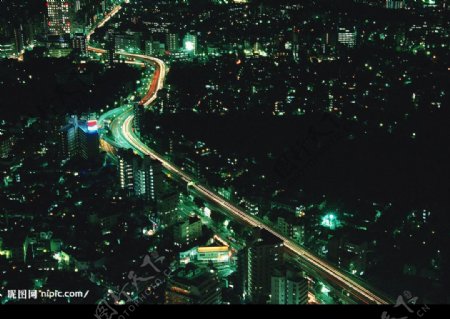 夜晚的高速公路图片