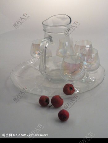 玻璃水壶与水果组合图片