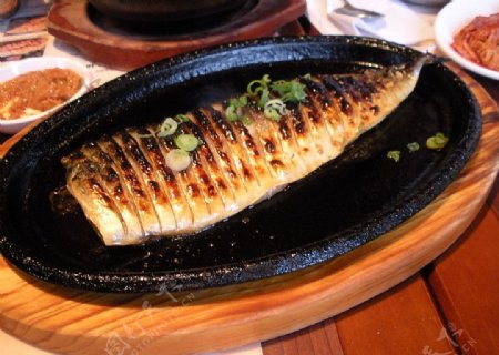 石锅煎鲅鱼图片