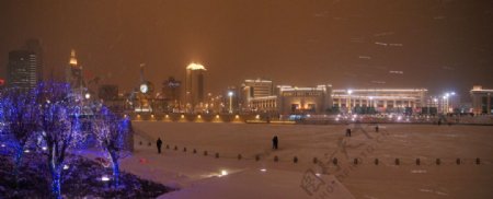 温馨的风雪夜图片