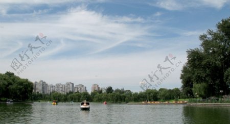 北京朝阳公园湖泊图片