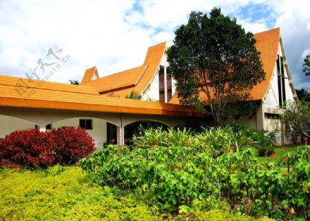 博物馆绿树橙色房子蓝天白云热带植物博物馆图片