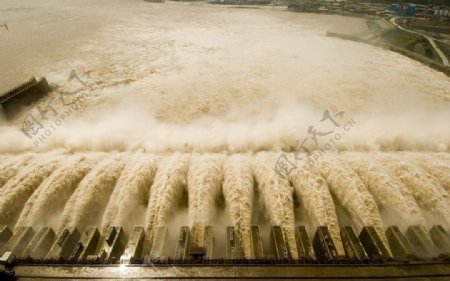 三峡大坝泄洪图片