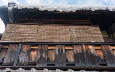 雪后的日本民居建筑图片
