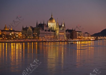 布达佩斯多瑙河夜景一角图片