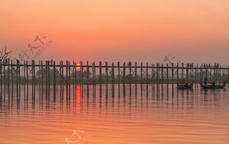 乌本桥的日落景色图片