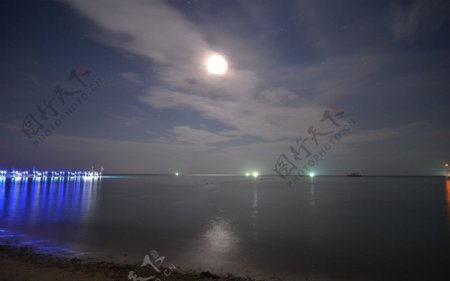 浪中岛夜景图片